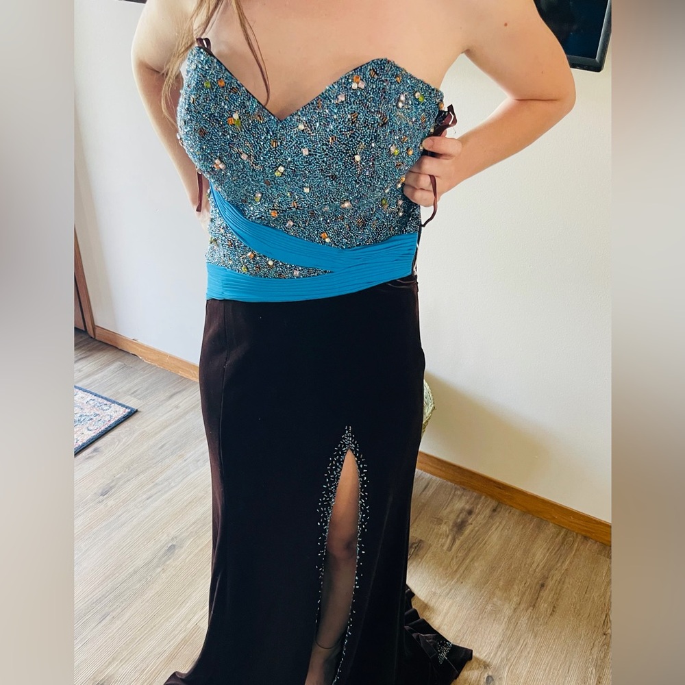 Elegant Strapless Blue and Black Evening Gown